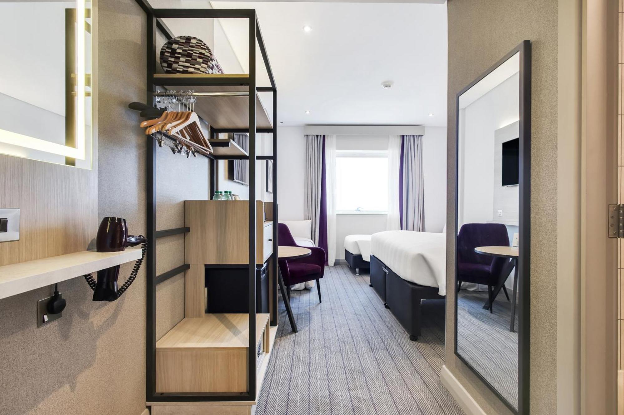 New Style Family Room Non Smoking DXB Airport Shuttle Every 30min to T1&3,1722912880:JPEG