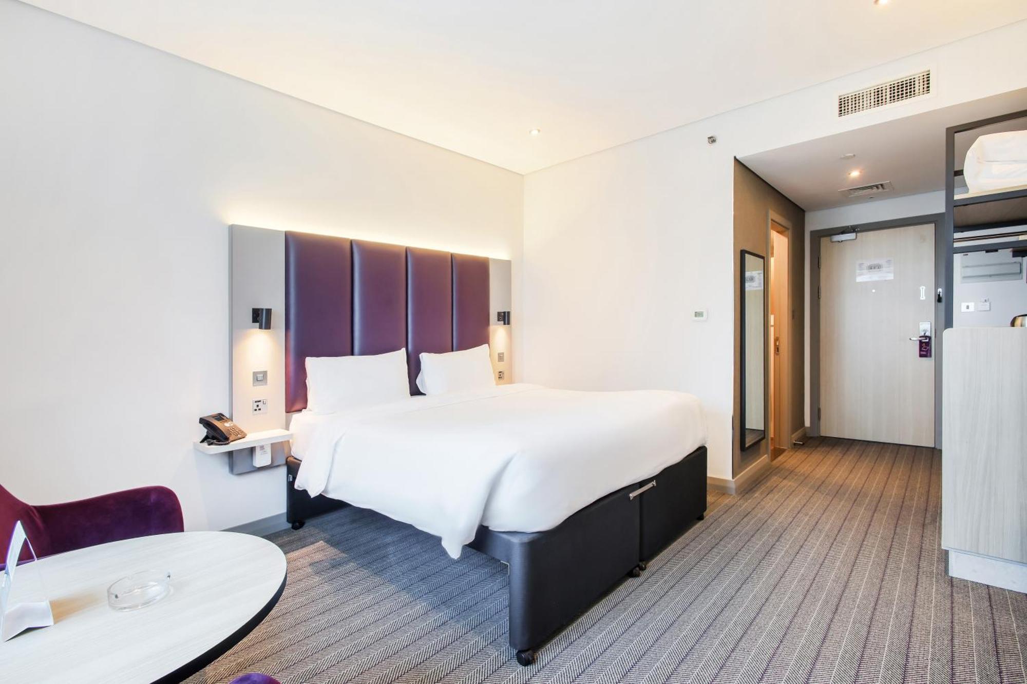 Smoking New Style Double Room DXB Airport Shuttle Every 30min to T1&3,1722912889:JPEG