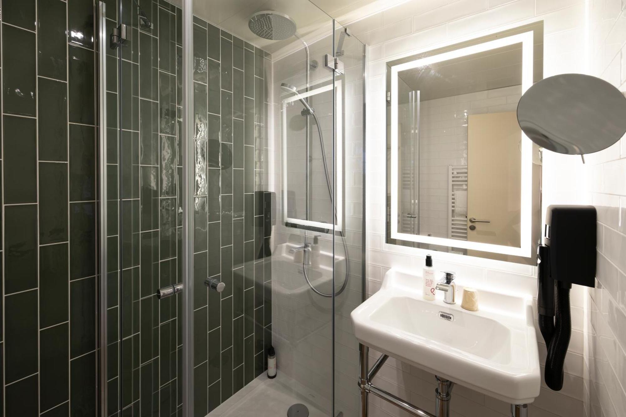 Deluxe Quadruple Room,1722919371:JPEG
