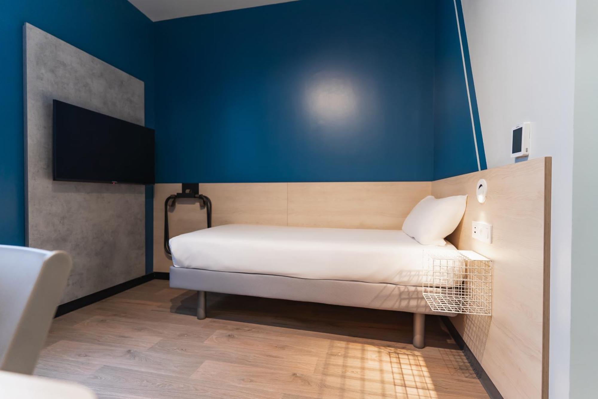Single Room - Mobility Accessible