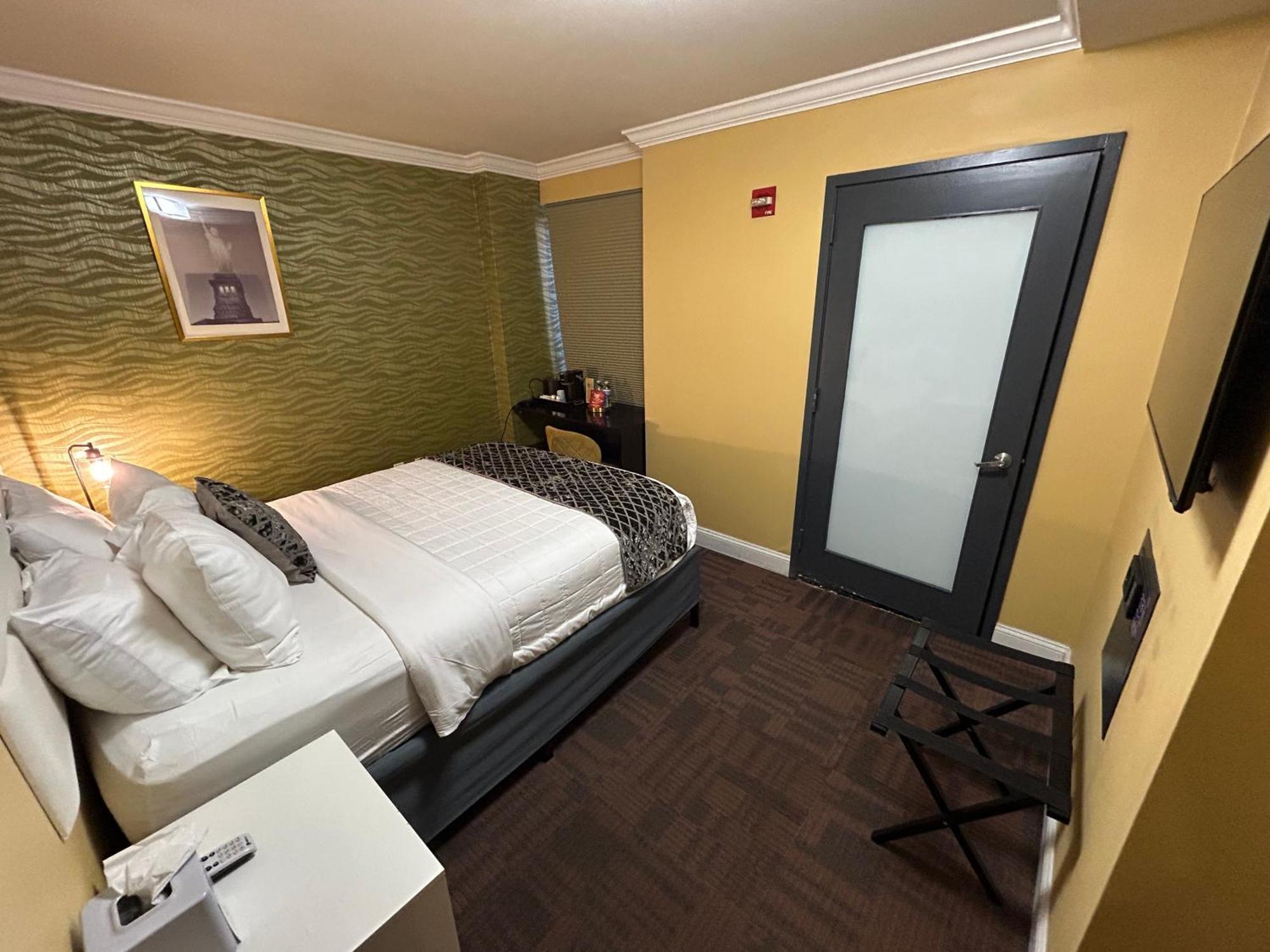 Chambre Lit Queen-size - Accessible aux Personnes à Mobilité Réduite
