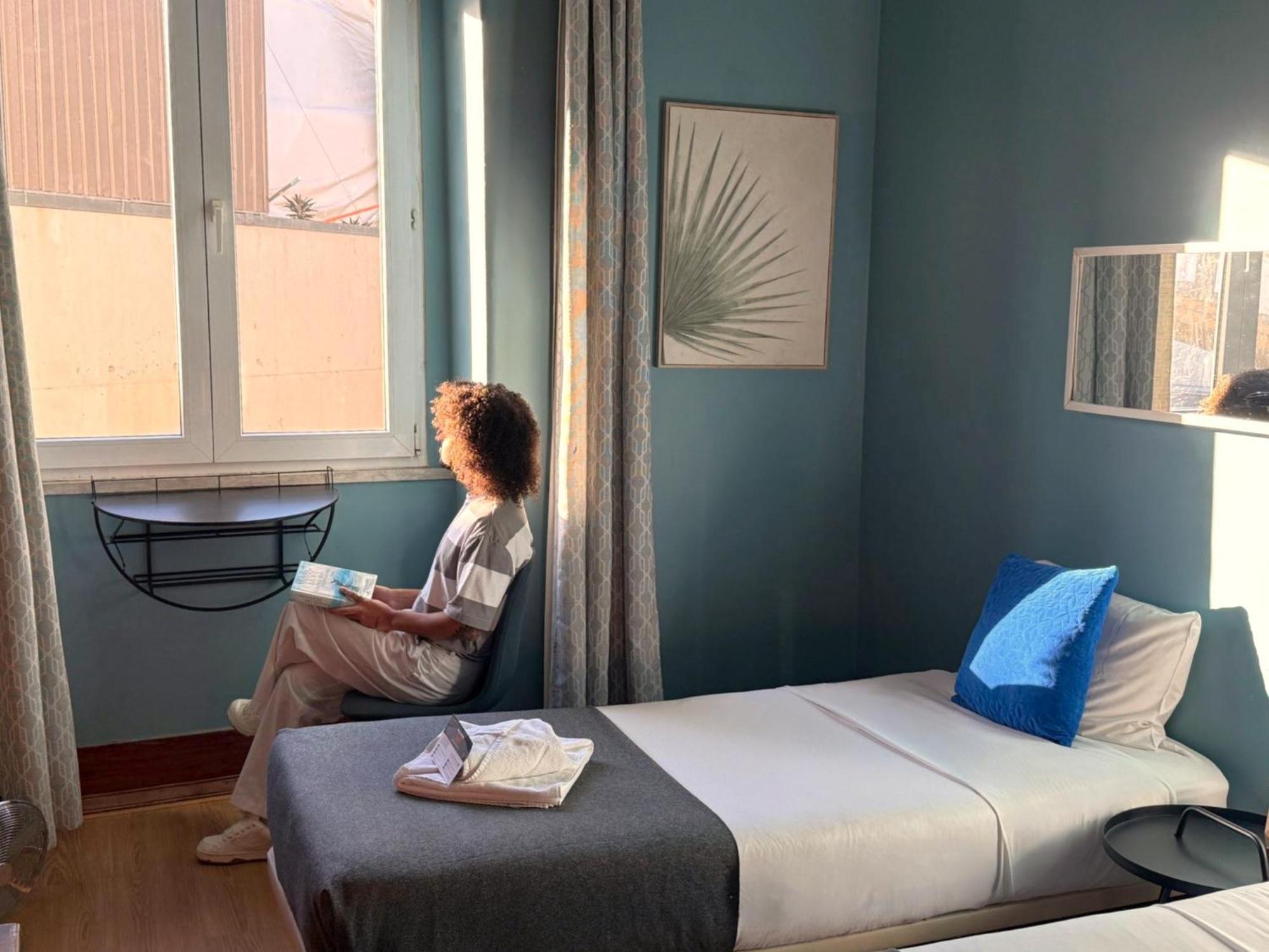 Chambre Lits Jumeaux avec Salle de Bains Commune