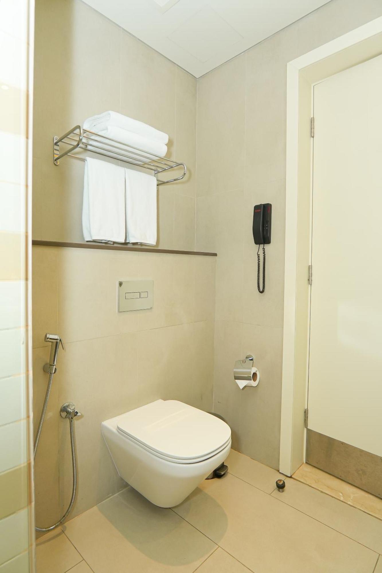 Deluxe Room with Balcony (Canal View)