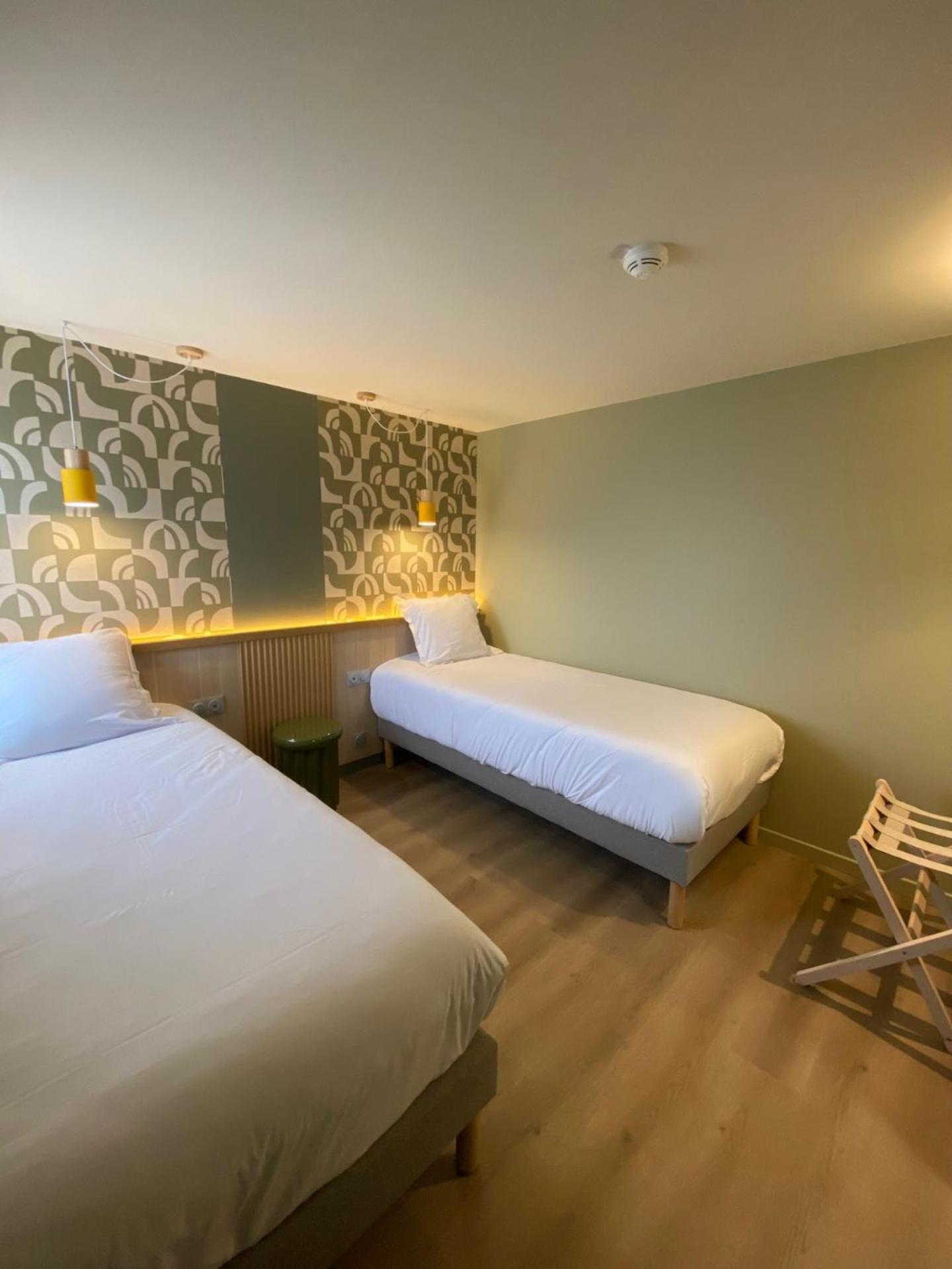 Twin Room,1742572944:JPEG