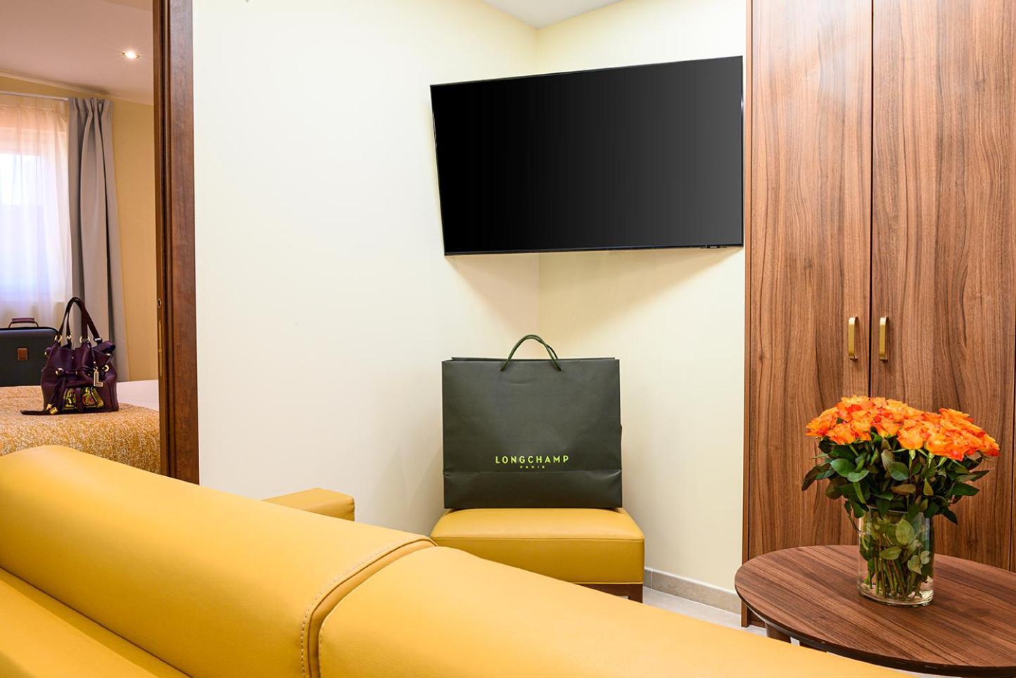 One-Bedroom Apartment under the Roof,1742580543:JPEG