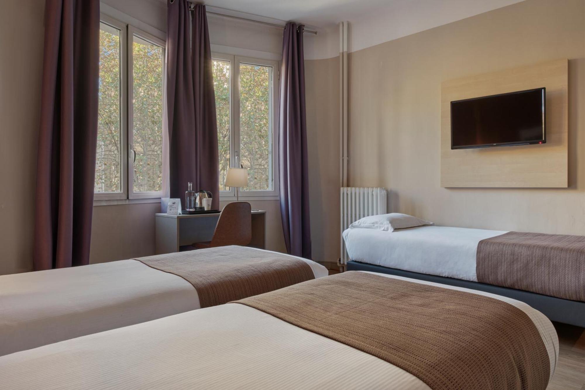 Chambre Triple - Accessible aux Personnes à Mobilité Réduite