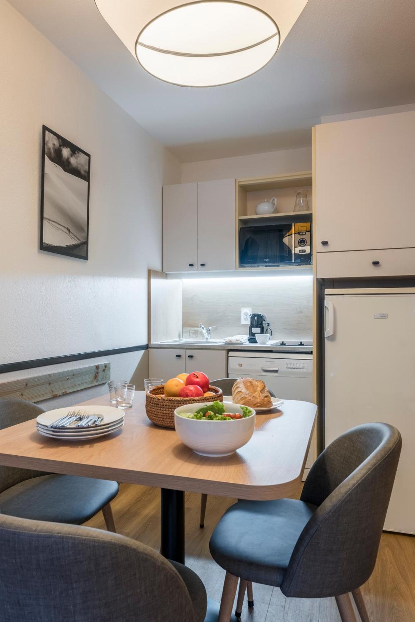 Studio Supérieur avec Coin Nuit en Alcôve (4 Personnes) - Côté Rivière
