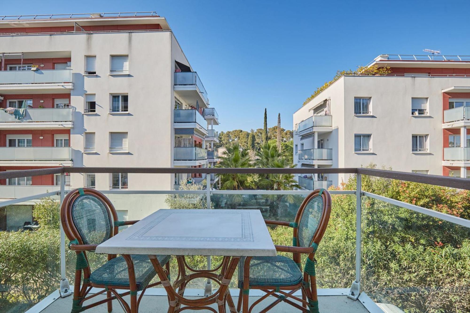 Studio Balcony,1758531601:JPEG