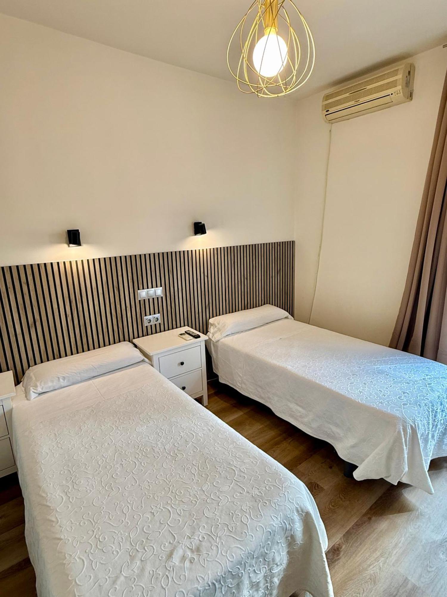 Chambre Lits Jumeaux avec Salle de Bains Commune