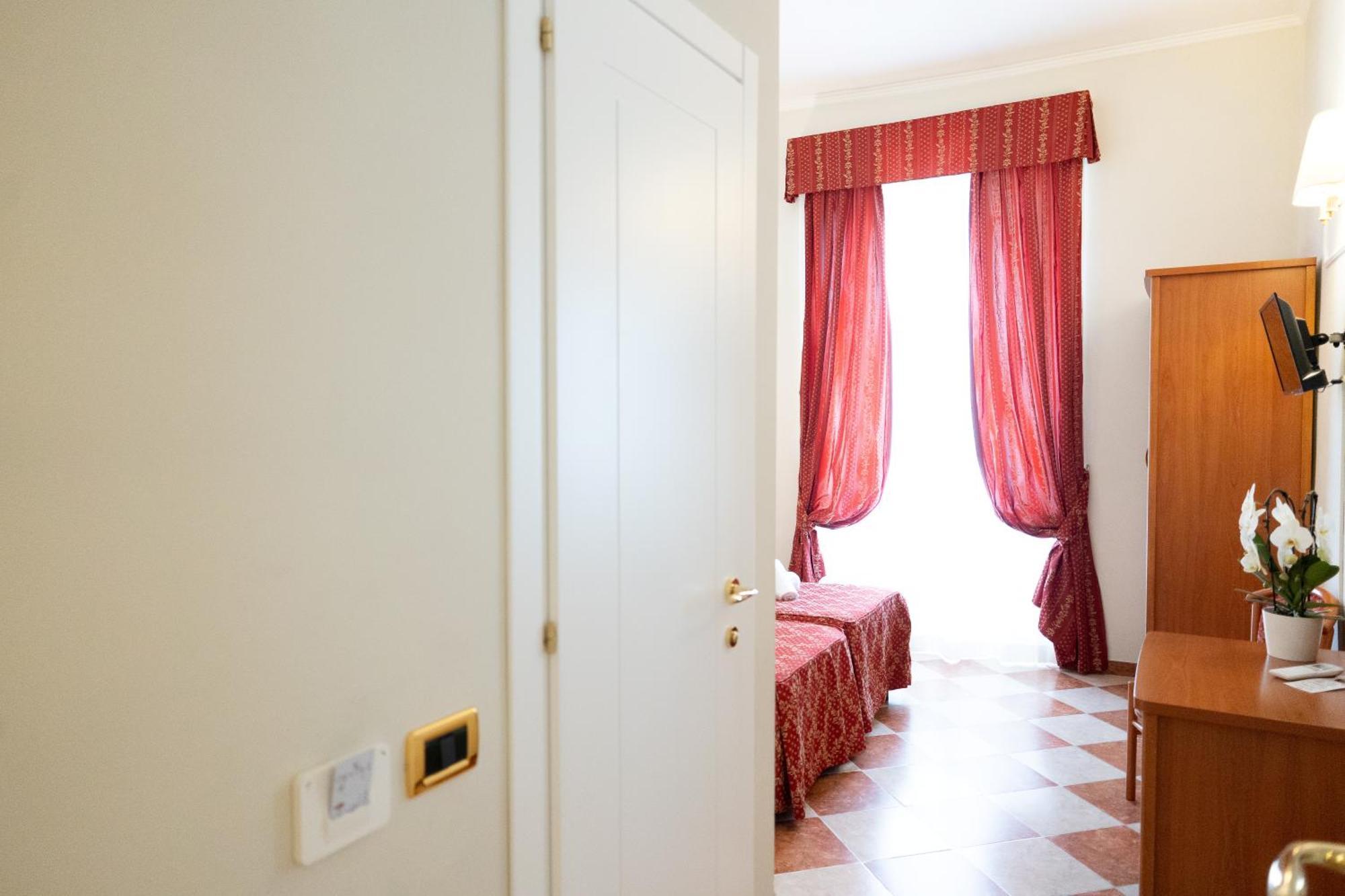 Double or Twin Room,1765179683:JPEG