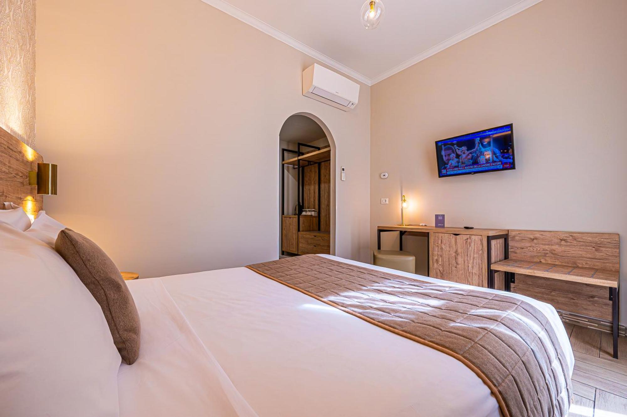 Classic Double Room,1765320389:JPEG