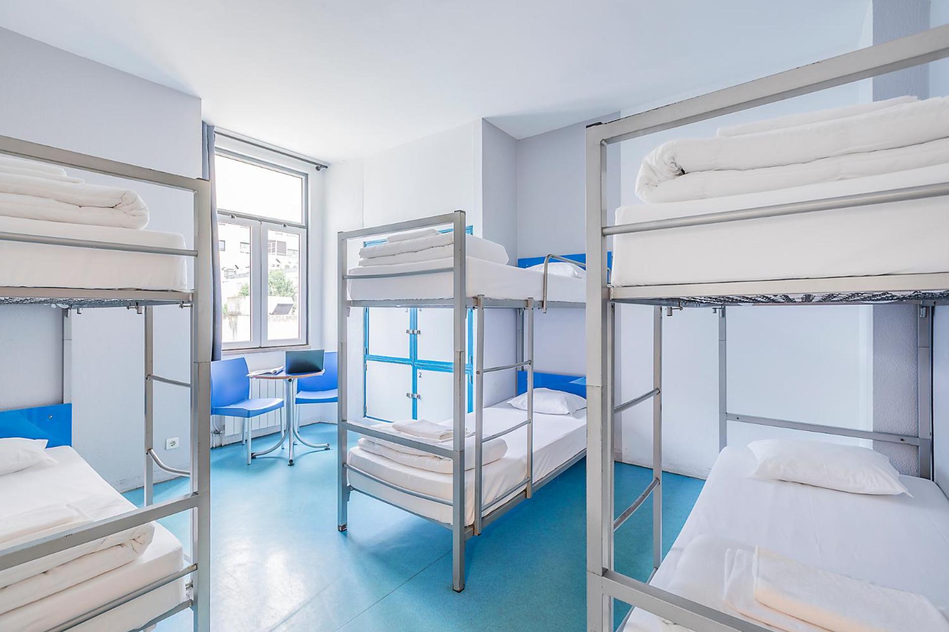 Lit dans Dortoir pour Femmes de 6 Lits