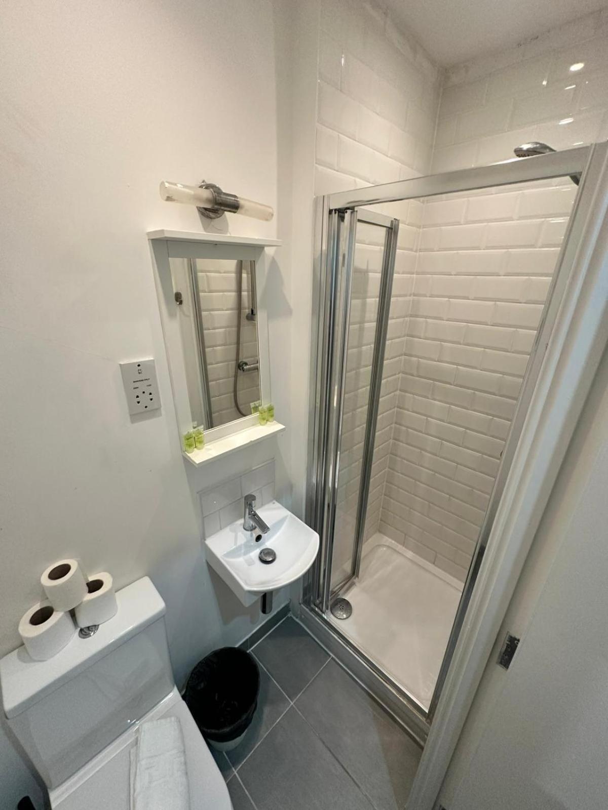 Compact Single Room – No Window