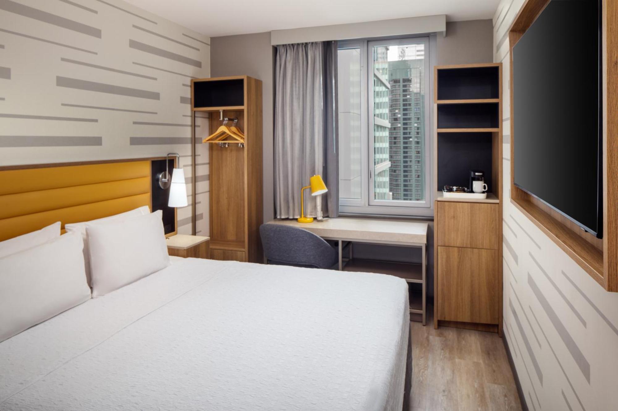 King Bed City View