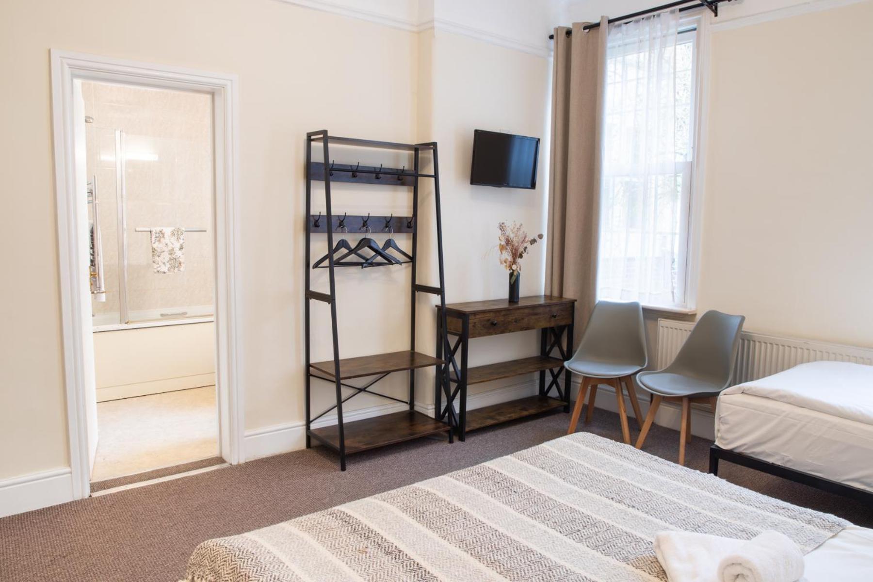 Chambre Familiale avec Salle de Bains (4 Adultes)