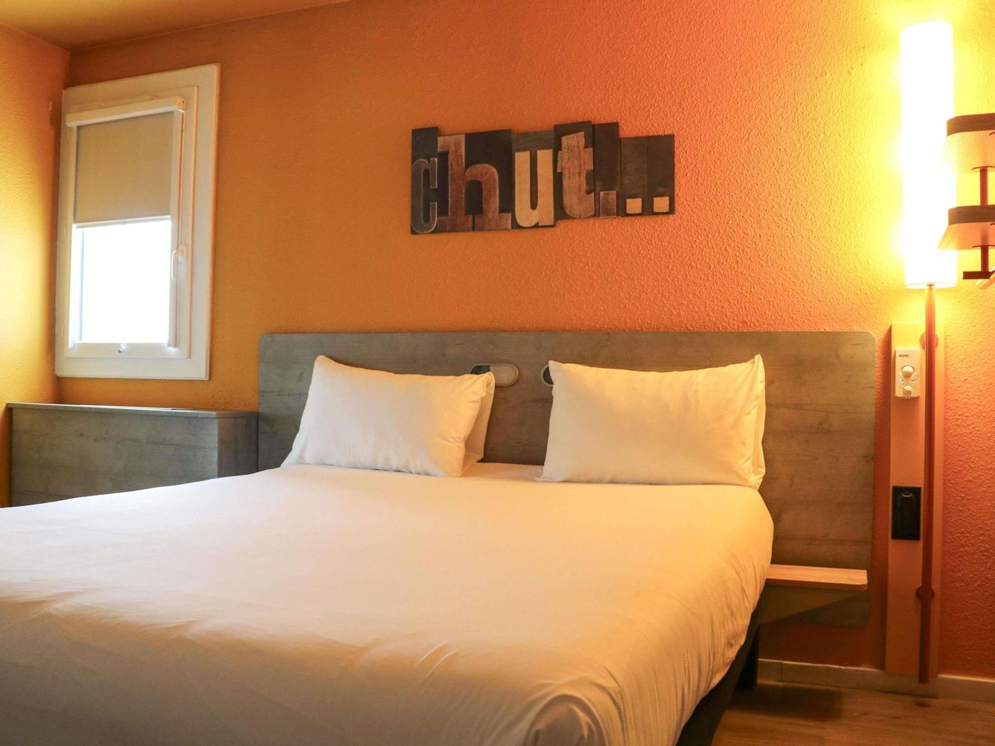 Chambre lit king-size standard - Accessible aux personnes à mobilité réduite