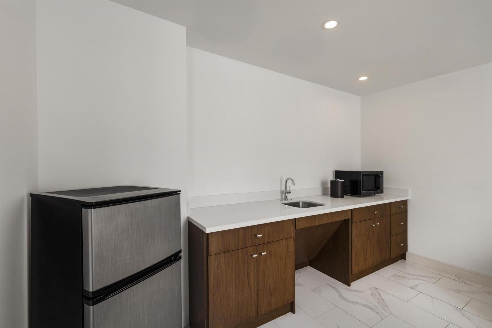 Suite 1 Chambre Lit King-Size avec Canapé-Lit et Kitchenette - Non-Fumeurs
