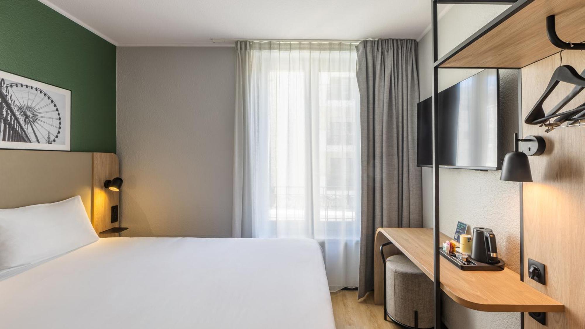 2 Chambres Communicantes Standard - 1 Lit Queen-Size et 2 Lits Simples