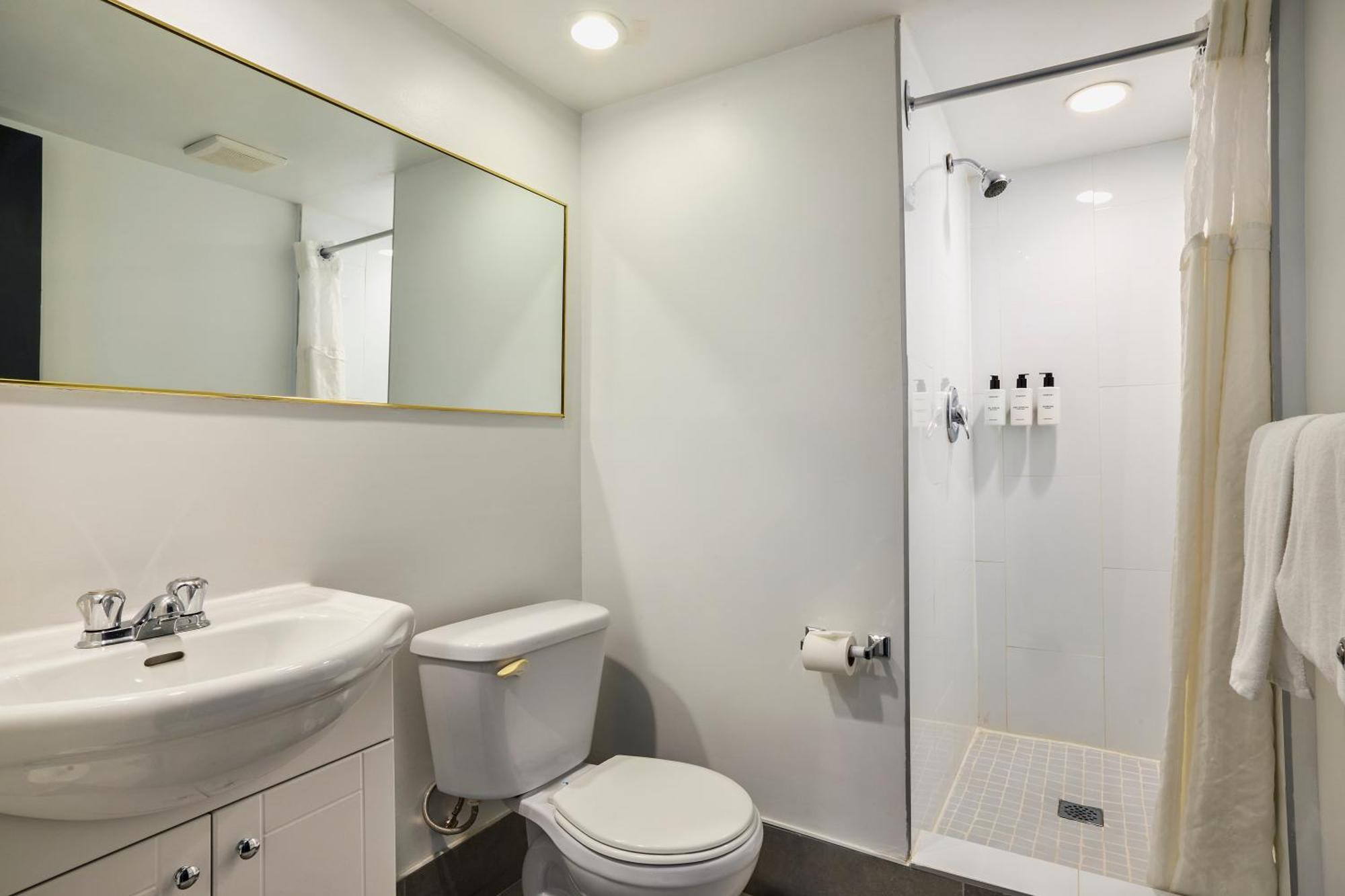 Suite 1 Lit Queen-Size et Bain à Remous