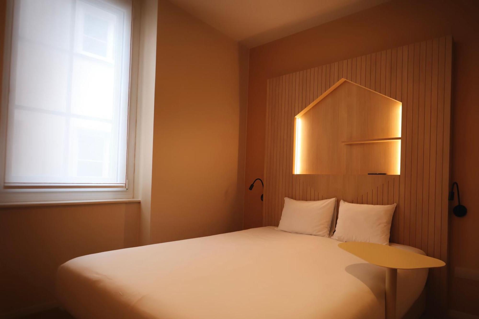 Chambre Lit Queen-Size Confort - Non-Fumeurs