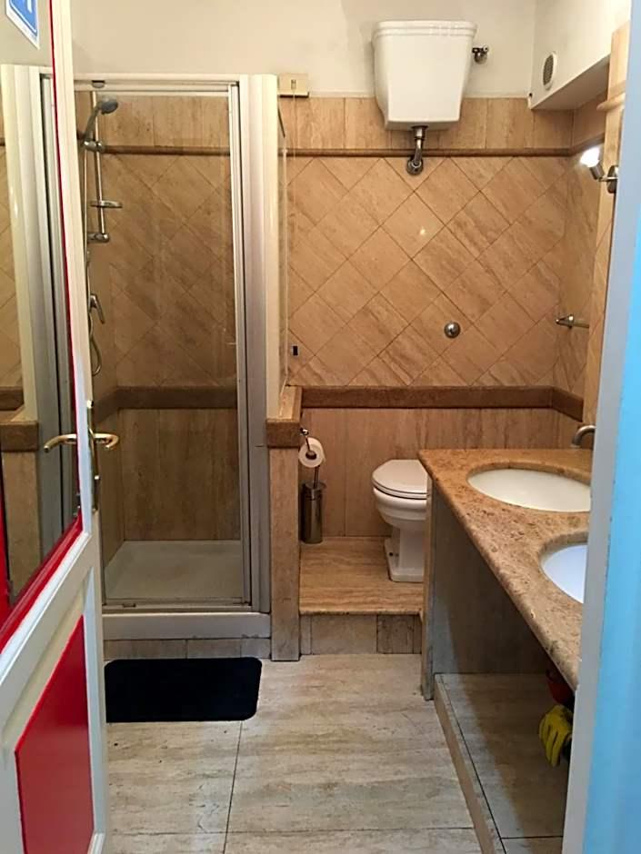 Quadruple Room with Outside Private Bathroom