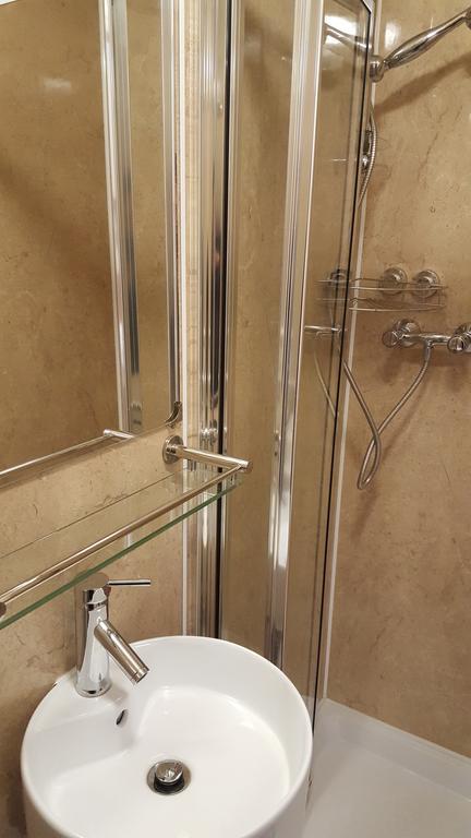 Chambre Simple avec Salle de Bains