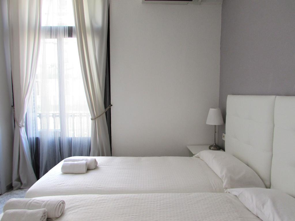 Chambre Lits Jumeaux avec Salle de Bains Privative et Balcon