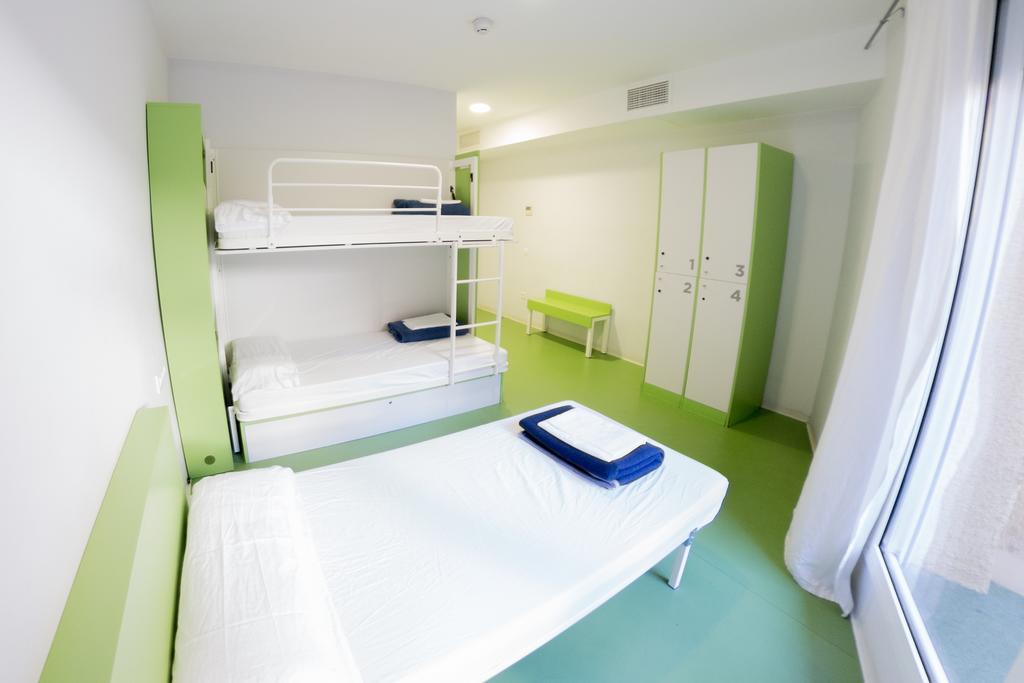 Chambre Triple avec Salle de Bains Privative