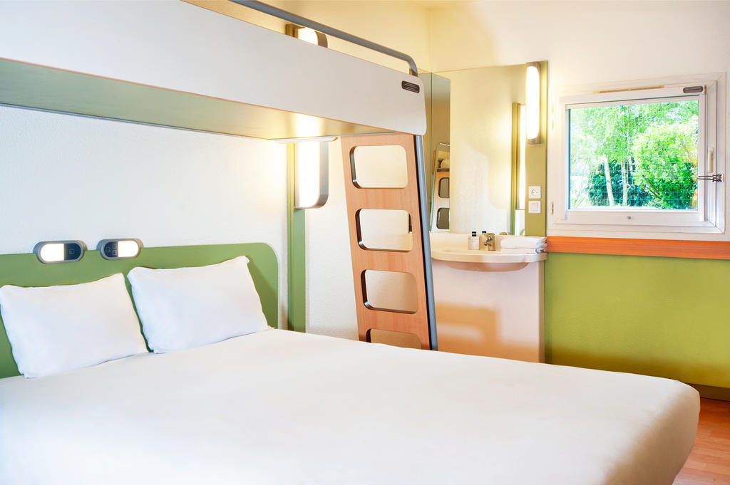 Triple Room One Double Bed One Bunk Bed,247763933:JPEG