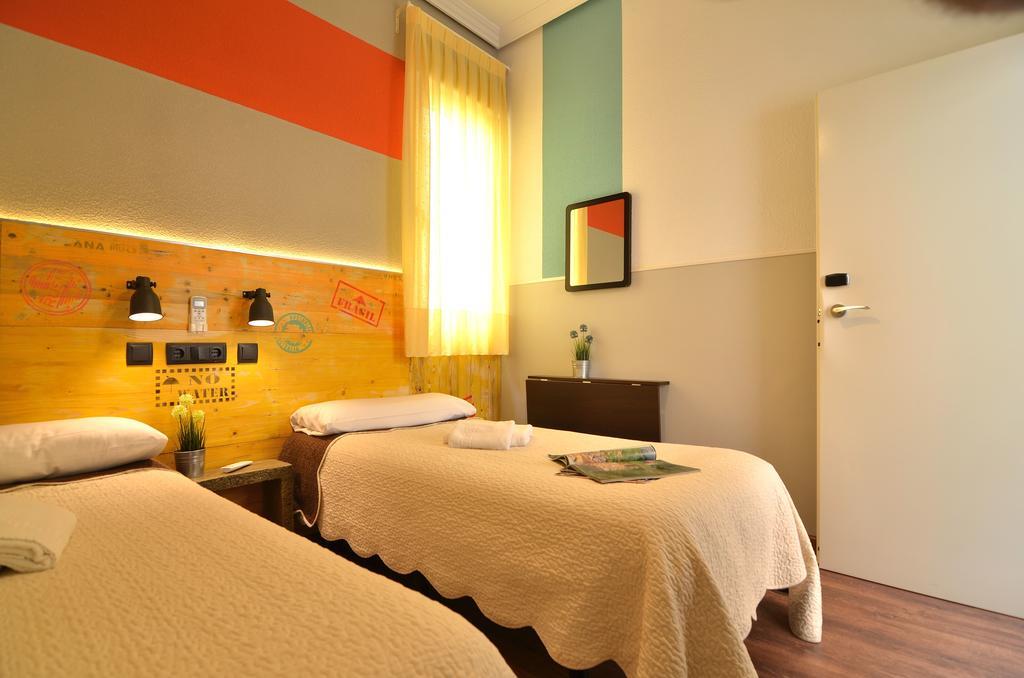 Chambre Lits Jumeaux avec Salle de Bains Commune