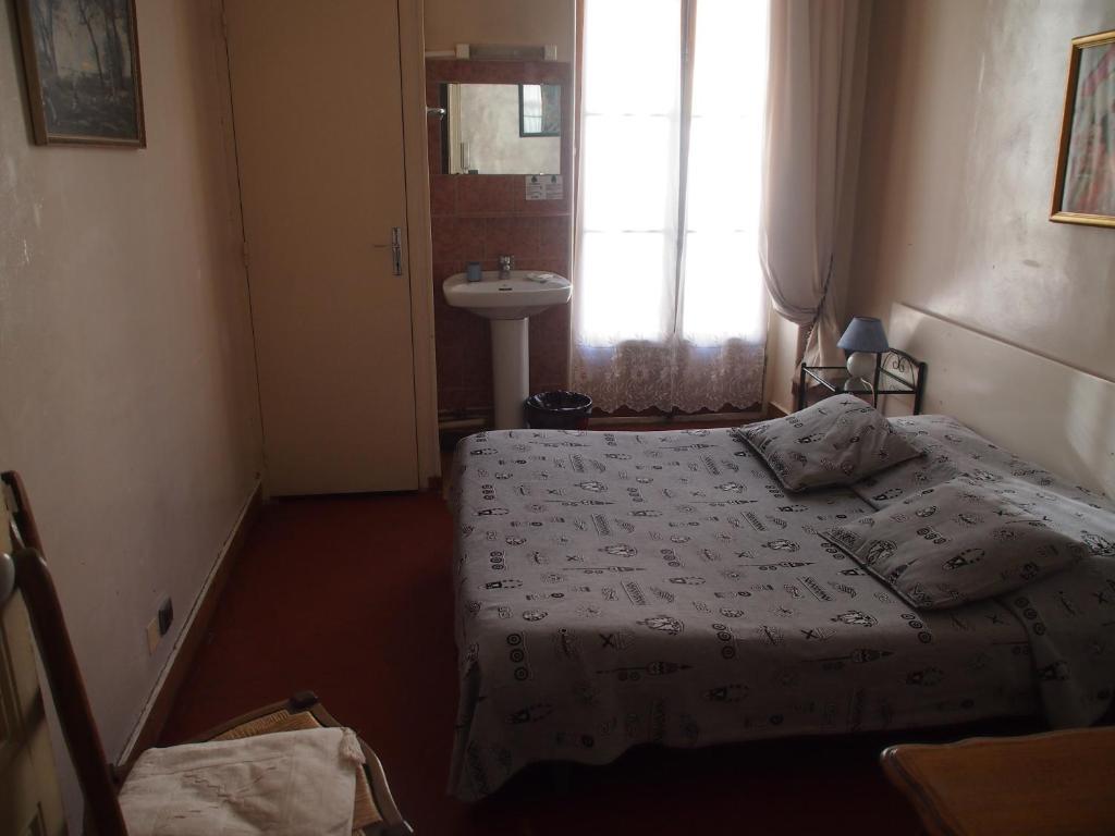 Chambre Double avec Toilettes et Salle de Bains Communes