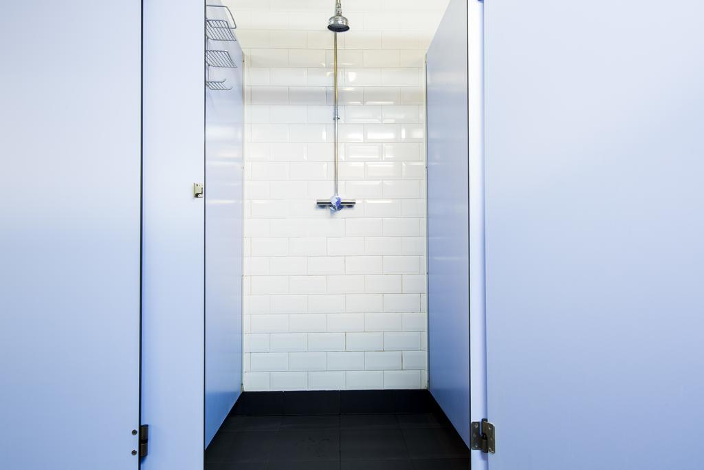 Chambre Lits Jumeaux avec Salle de Bains Commune