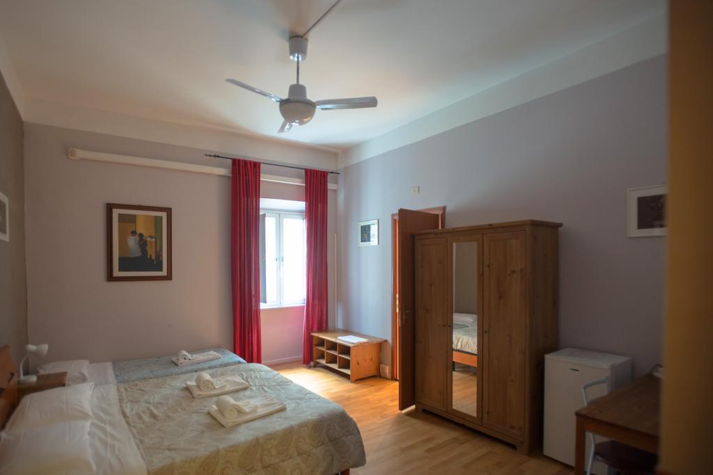 Chambre Triple avec Salle de Bains Privative Interne