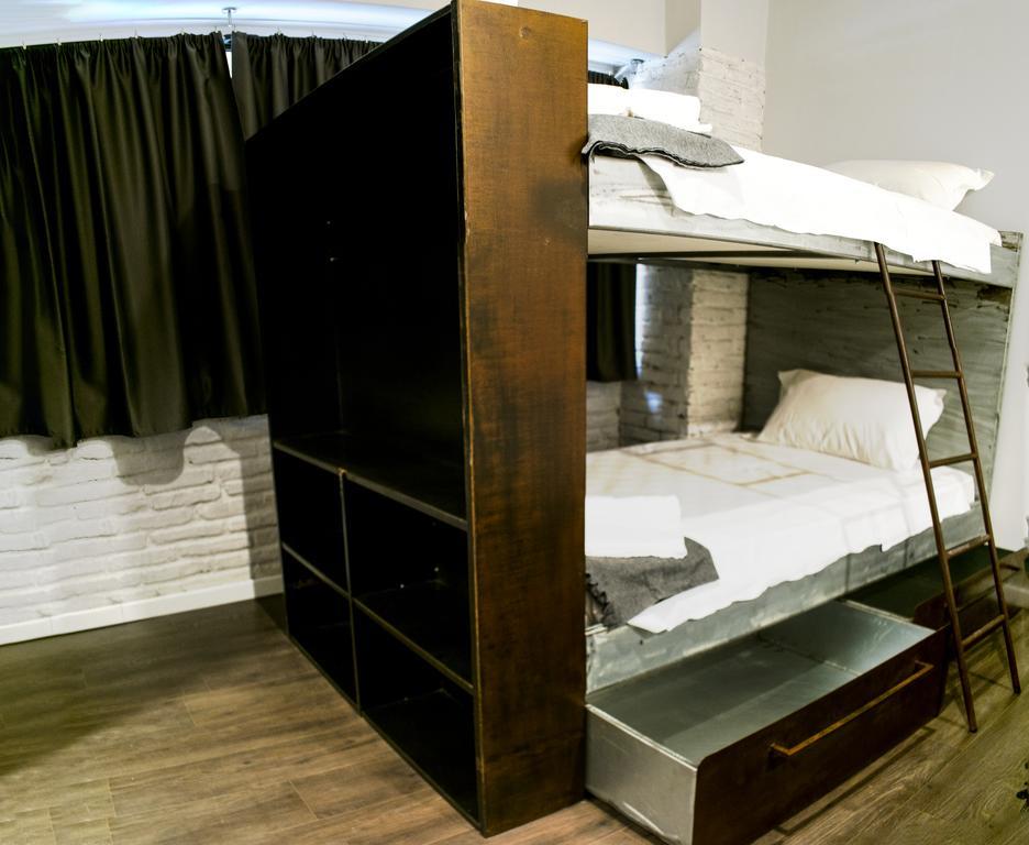 Lit dans Dortoir pour Hommes de 4 Lits avec Salle de Bains Privative
