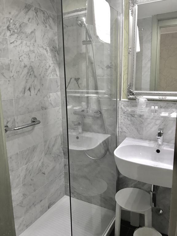 Chambre Double avec Petit Lit Double