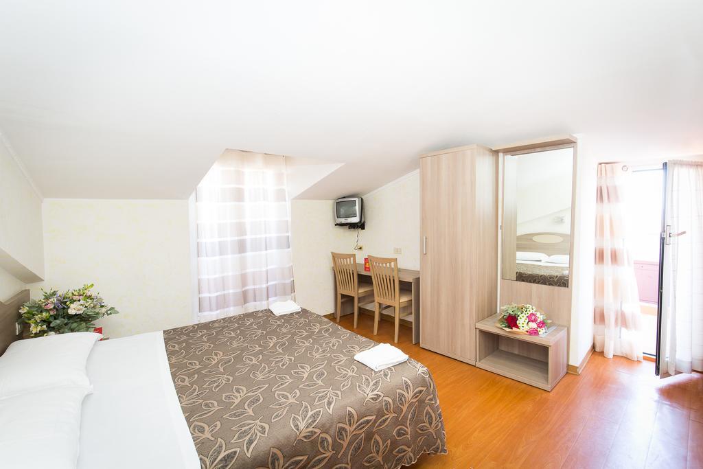 Double or Twin Room,1209535582:JPEG