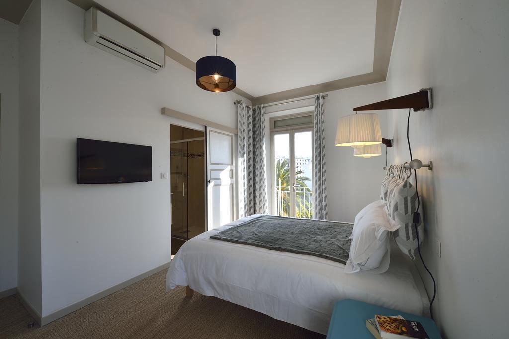 Chambre Lit Queen-Size avec Balcon