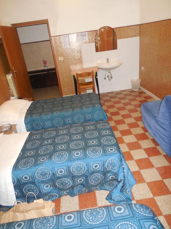 Lit dans Dortoir pour Hommes de 4 Lits