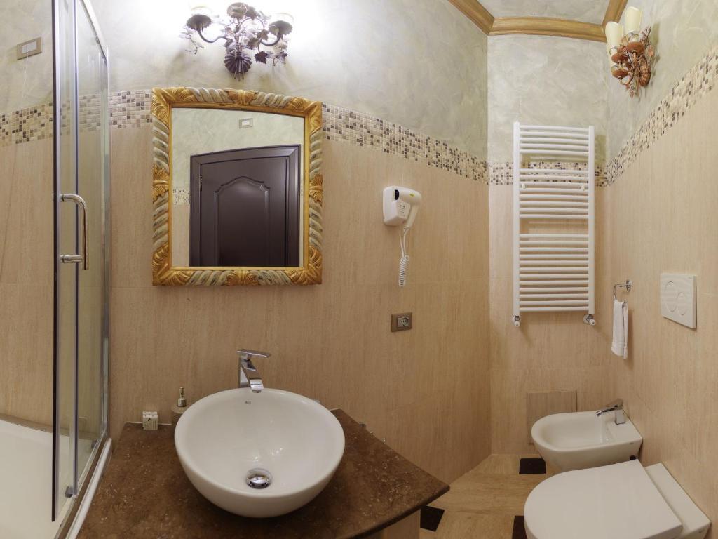 Small Double Room with Courtyard View,772374802:JPEG