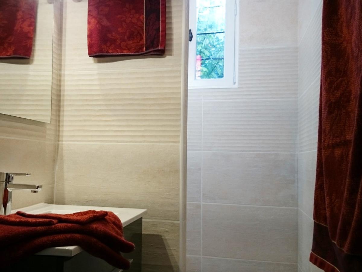 Chambre Double ou Lits Jumeaux avec Salle de Bains Commune