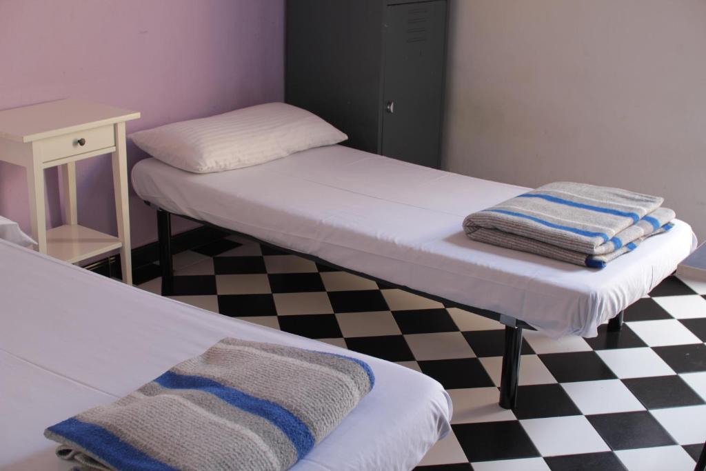 Chambre Lits Jumeaux avec Salle de Bains Commune