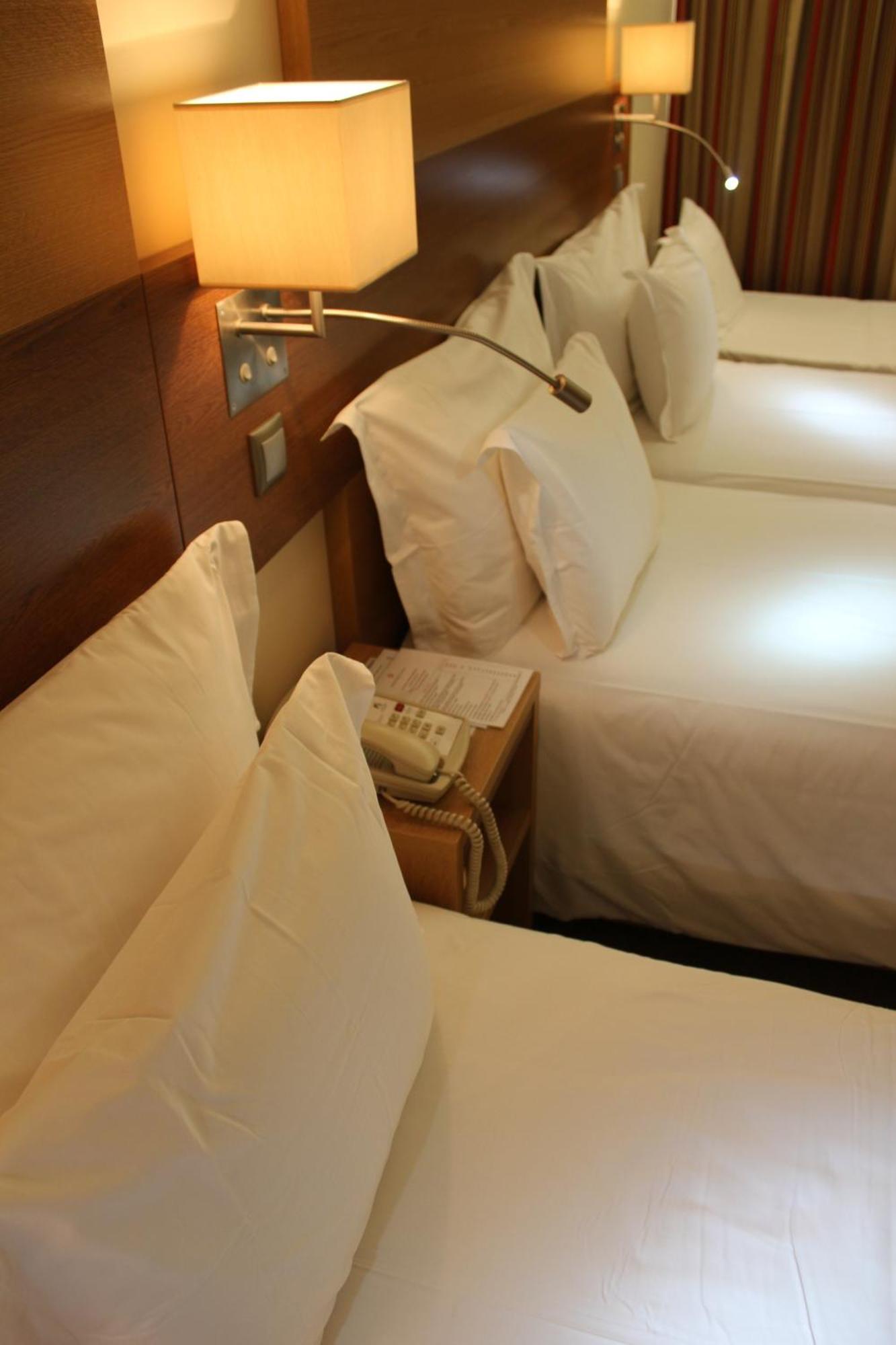 Chambre Familiale (2 Adultes + 1 Enfant jusqu'à 12 ans)