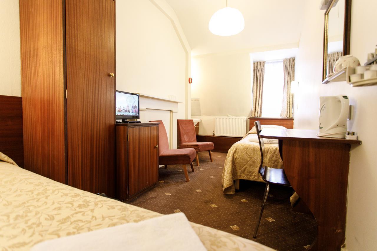 Twin Room with Shared Bathroom,630899865:JPEG