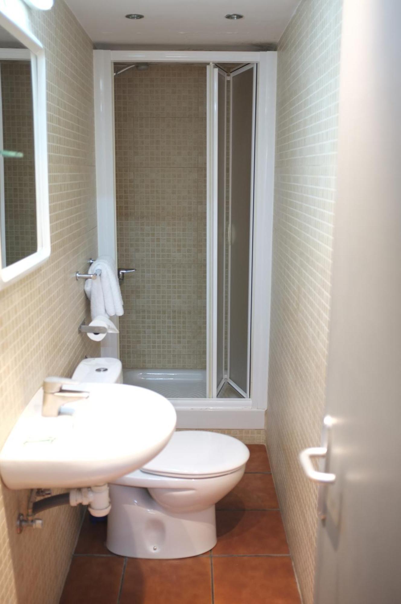 Chambre Double ou Lits Jumeaux avec Salle de Bains Privative
