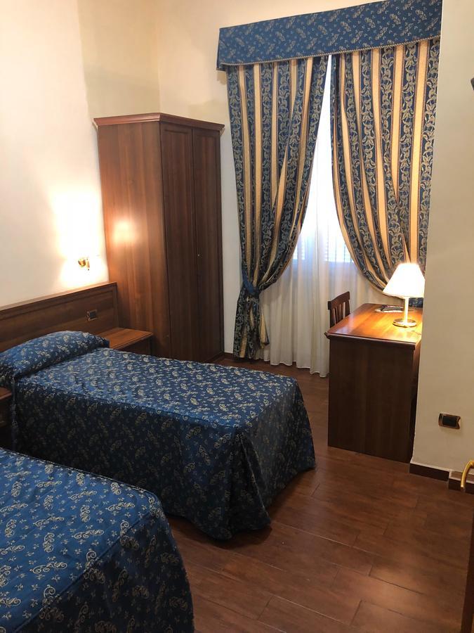 Chambre Double ou Lits Jumeaux avec Salle de Bains Privative