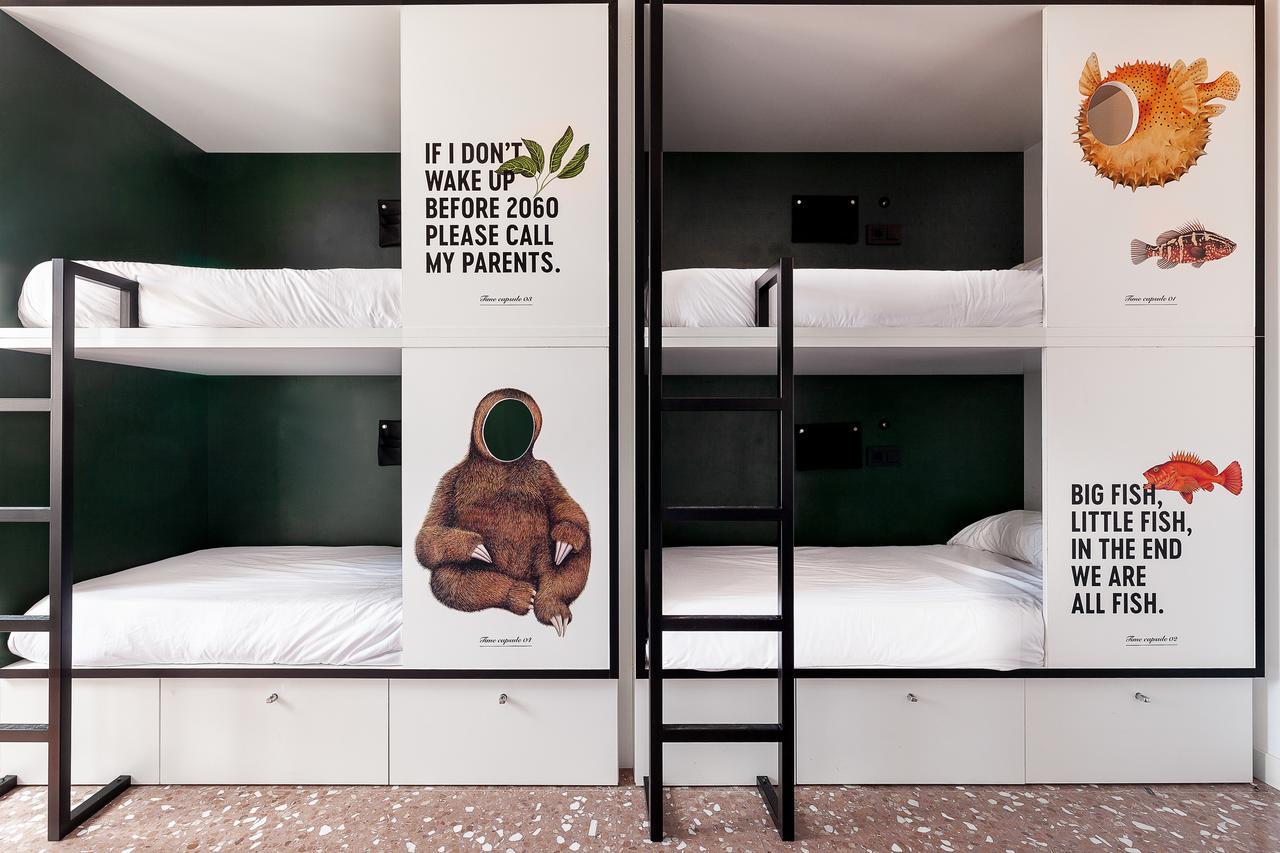 Lit dans Dortoir Mixte de 8 Lits avec Salle de Bains