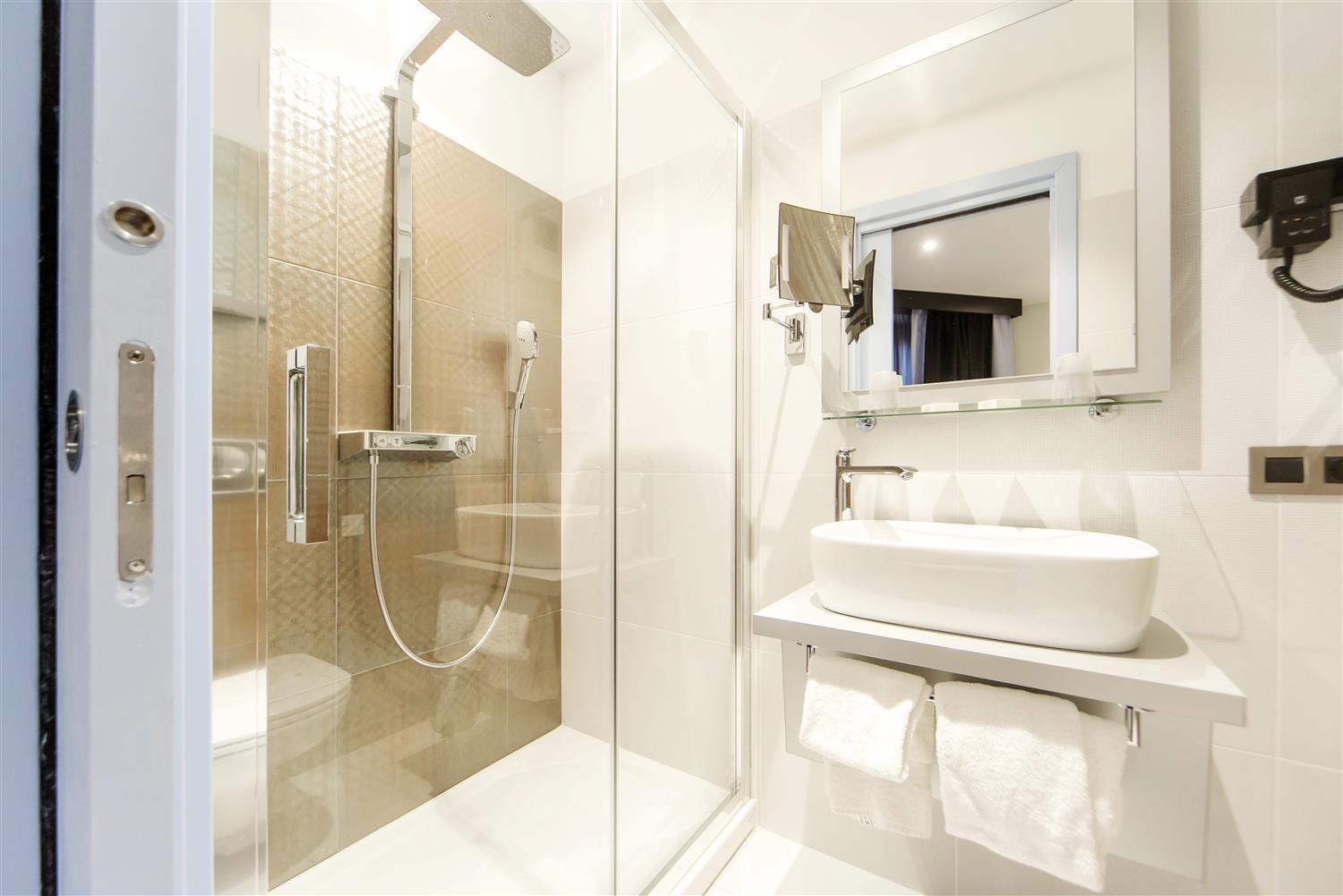 Chambre Double Supérieure avec 2 Lits Simples et Balcon