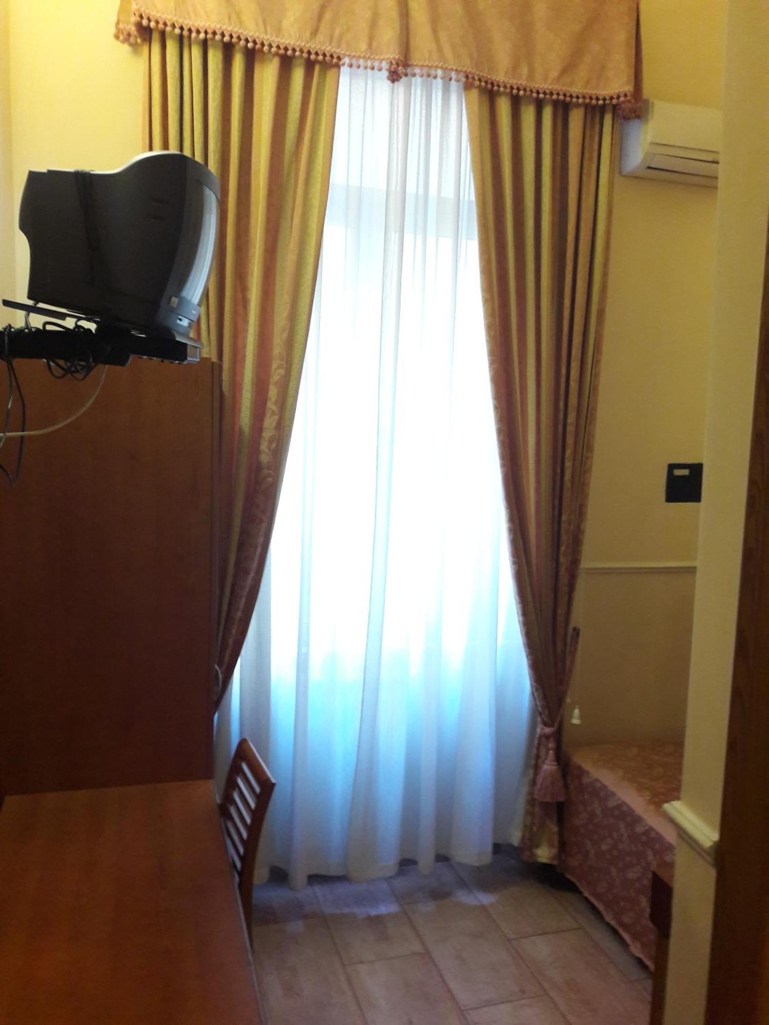 Chambre Simple avec Petit Lit Double.
