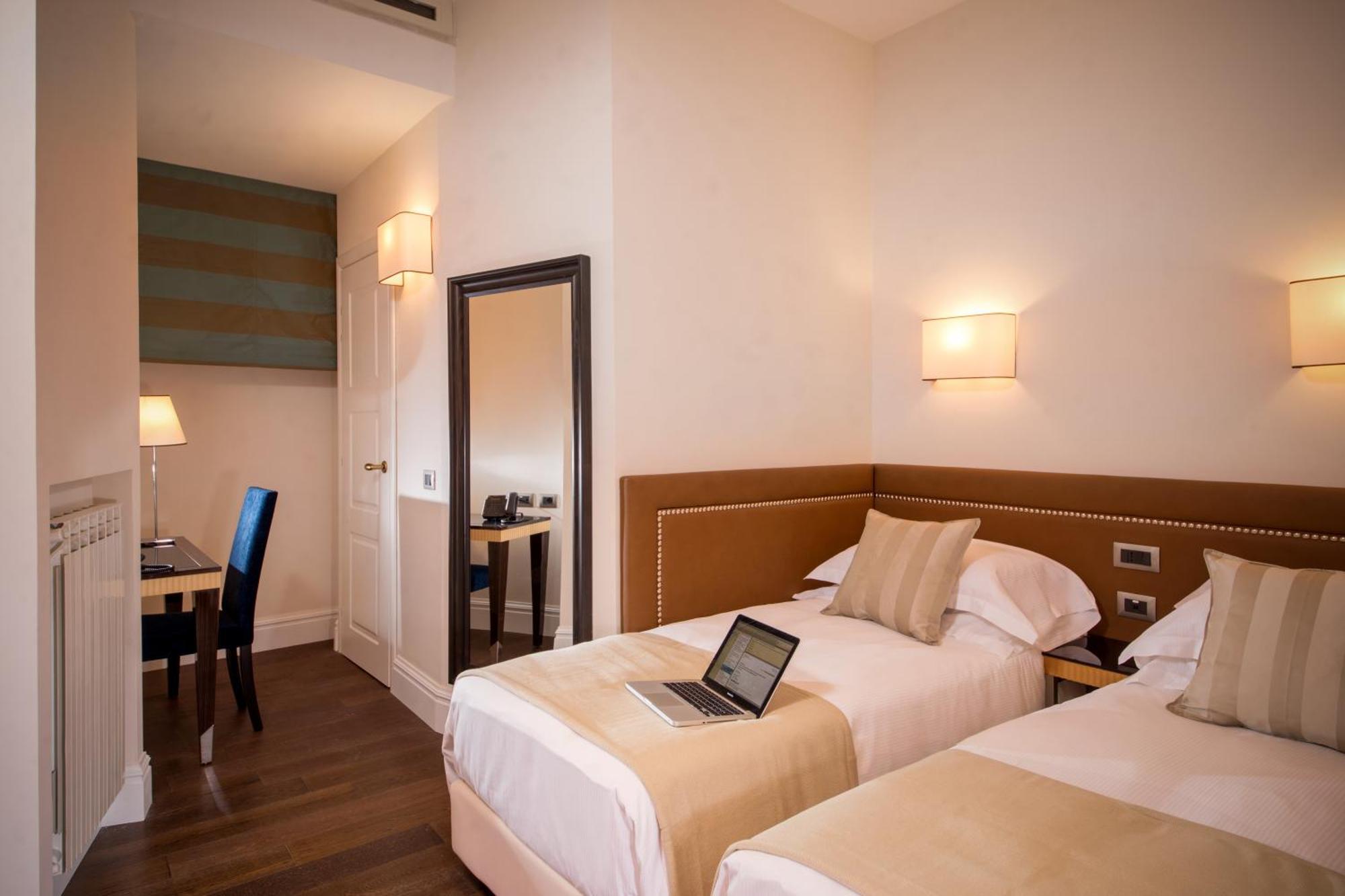 Small Double Room,700436362:JPEG
