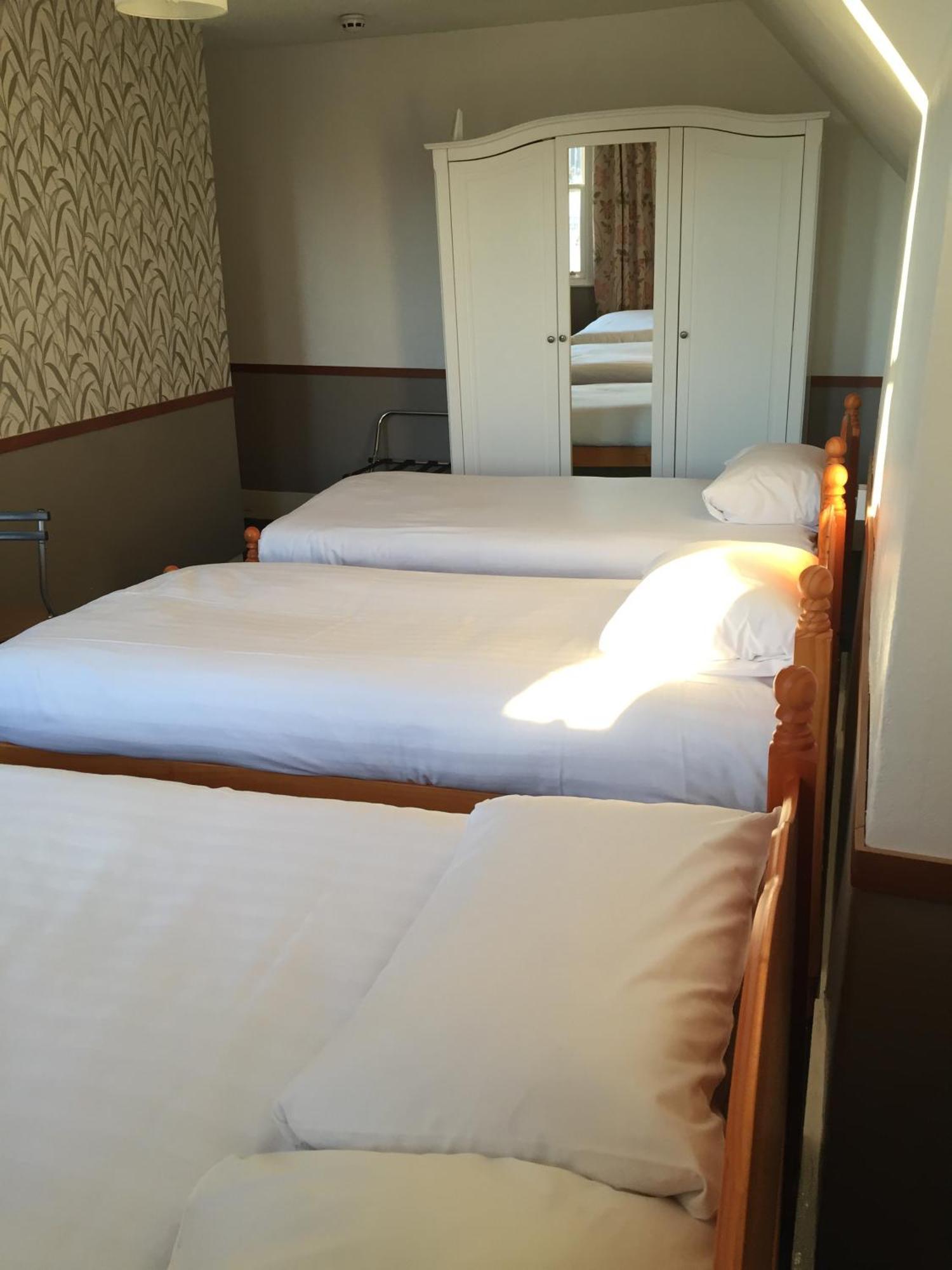 Chambre Familiale avec Salle de Bains Commune